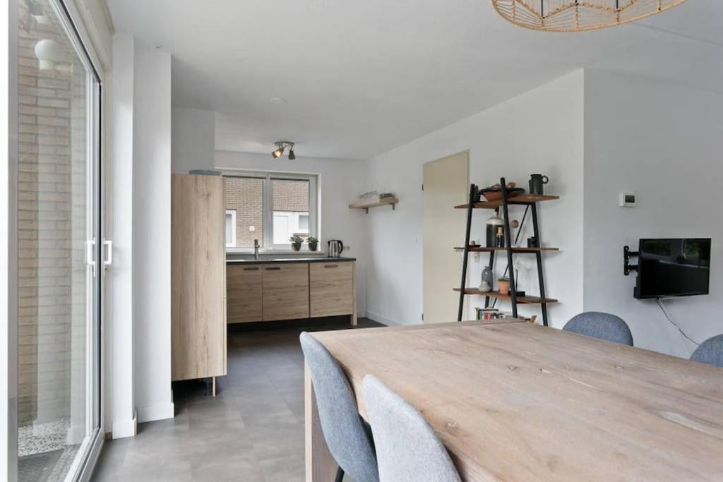 Huebsches Ferienhaus In Ouddorp - Fusslaeufig Zum Strand Und Zentrum 外观 照片